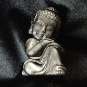bouddha obsidienne argentee